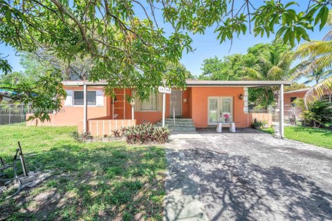 Propiedad comercial en Miami, Florida № 2241590