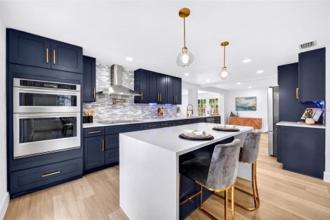 Villa ou maison à louer à Tampa, Floride: 3 chambres, 180.97 m2 № 2419112 - photo 3