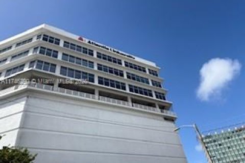 Commercial property in Miami, Florida № 1859621 - photo 2