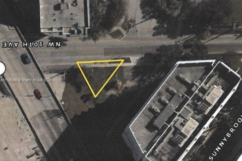 Commercial property in Miami, Florida № 1859621 - photo 1