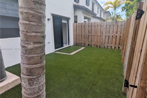 Adosado en alquiler en Pembroke Pines, Florida, 4 dormitorios, 175.4 m2 № 2076333 - foto 9