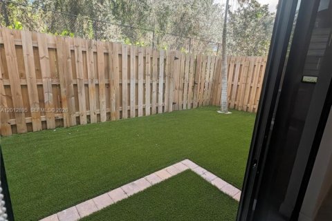 Adosado en alquiler en Pembroke Pines, Florida, 4 dormitorios, 175.4 m2 № 2076333 - foto 8