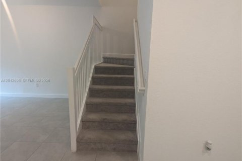 Adosado en alquiler en Pembroke Pines, Florida, 4 dormitorios, 175.4 m2 № 2076333 - foto 10