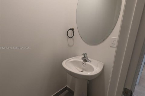Adosado en alquiler en Pembroke Pines, Florida, 4 dormitorios, 175.4 m2 № 2076333 - foto 7