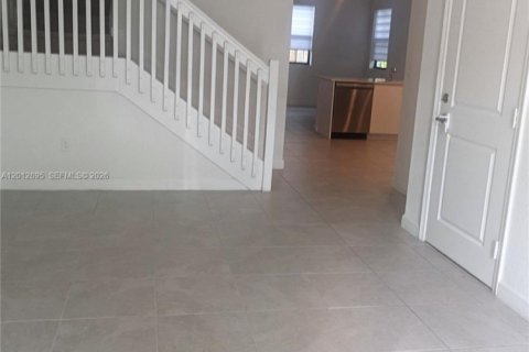 Adosado en alquiler en Pembroke Pines, Florida, 4 dormitorios, 175.4 m2 № 2076333 - foto 4