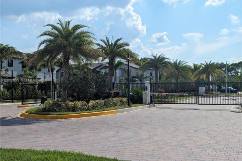 Adosado en alquiler en Pembroke Pines, Florida, 4 dormitorios, 175.4 m2 № 2076333 - foto 23