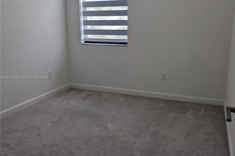 Adosado en alquiler en Pembroke Pines, Florida, 4 dormitorios, 175.4 m2 № 2076333 - foto 11