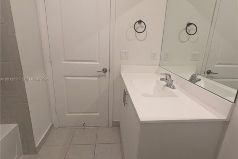 Adosado en alquiler en Pembroke Pines, Florida, 4 dormitorios, 175.4 m2 № 2076333 - foto 19
