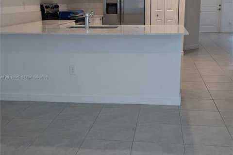 Adosado en alquiler en Pembroke Pines, Florida, 4 dormitorios, 175.4 m2 № 2076333 - foto 5