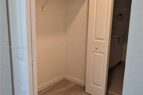 Adosado en alquiler en Pembroke Pines, Florida, 4 dormitorios, 175.4 m2 № 2076333 - foto 12