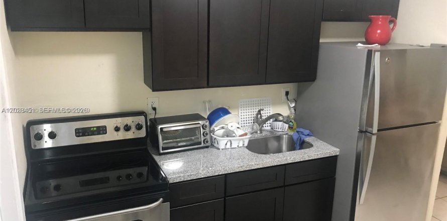 House in Miami, Florida 1 bedroom, 139.35 sq.m. № 2257767