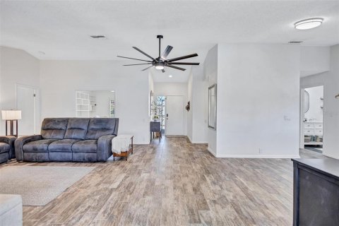 Villa ou maison à louer à New Port Richey, Floride: 3 chambres, 191.1 m2 № 2411390 - photo 12