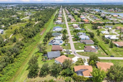 House in Punta Gorda, Florida 4 bedrooms, 301.65 sq.m. № 1801915 - photo 10