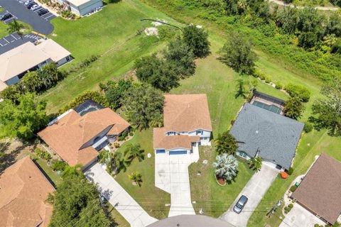 House in Punta Gorda, Florida 4 bedrooms, 301.65 sq.m. № 1801915 - photo 8