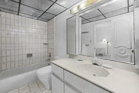 Condominio en venta en Miami Beach, Florida, 2 dormitorios, 163.23 m2 № 2030976 - foto 18