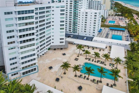 Condominio en venta en Miami Beach, Florida, 2 dormitorios, 163.23 m2 № 2030976 - foto 3