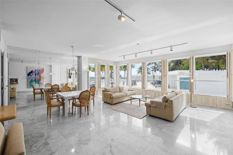 Condominio en Miami Beach, Florida, 2 dormitorios № 2030976