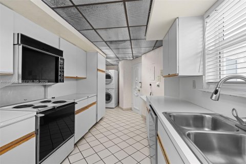 Condominio en venta en Miami Beach, Florida, 2 dormitorios, 163.23 m2 № 2030976 - foto 8