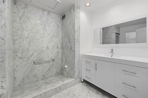 Condominio en venta en Miami Beach, Florida, 2 dormitorios, 163.23 m2 № 2030976 - foto 15