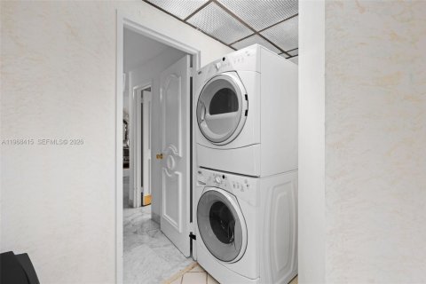 Condominio en venta en Miami Beach, Florida, 2 dormitorios, 163.23 m2 № 2030976 - foto 10