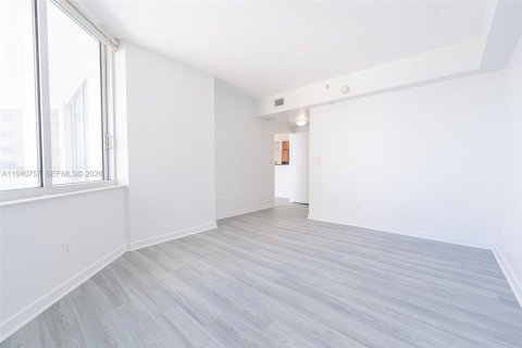 Condo in Miami, Florida, 2 bedrooms  № 2052775 - photo 16