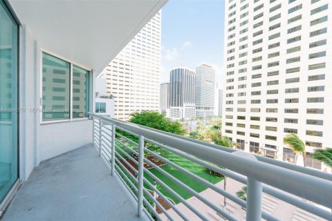 Condo in Miami, Florida, 2 bedrooms  № 2052775 - photo 2
