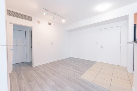 Condo in Miami, Florida, 2 bedrooms  № 2052775 - photo 19