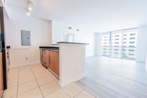 Condo in Miami, Florida, 2 bedrooms  № 2052775 - photo 8