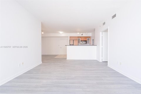 Condo in Miami, Florida, 2 bedrooms  № 2052775 - photo 9