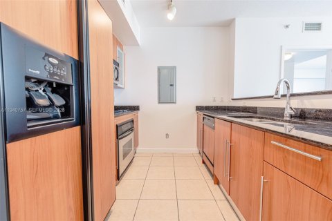 Condo in Miami, Florida, 2 bedrooms  № 2052775 - photo 6