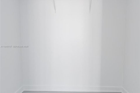 Condo in Miami, Florida, 2 bedrooms  № 2052775 - photo 14