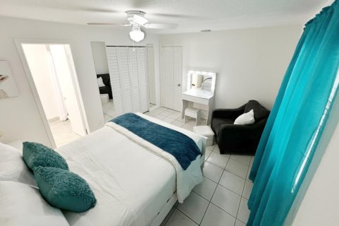 House in Lake Worth, Florida 3 bedrooms, 108.7 sq.m. № 2177109 - photo 20