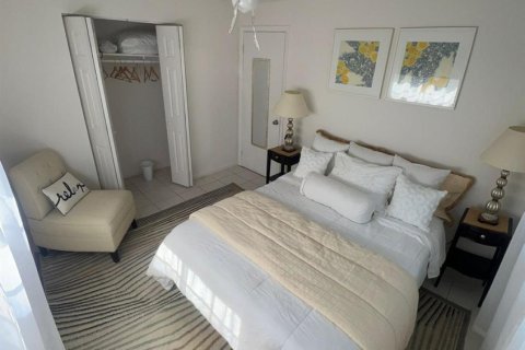 House in Lake Worth, Florida 3 bedrooms, 108.7 sq.m. № 2177109 - photo 11
