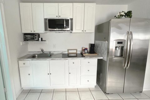 House in Lake Worth, Florida 3 bedrooms, 108.7 sq.m. № 2177109 - photo 21