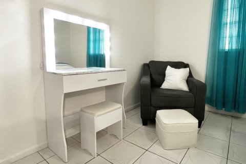 House in Lake Worth, Florida 3 bedrooms, 108.7 sq.m. № 2177109 - photo 18