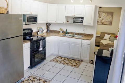 House in Lake Worth, Florida 3 bedrooms, 108.7 sq.m. № 2177109 - photo 8