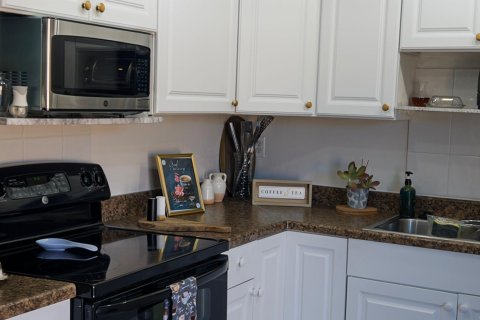 House in Lake Worth, Florida 3 bedrooms, 108.7 sq.m. № 2177109 - photo 9