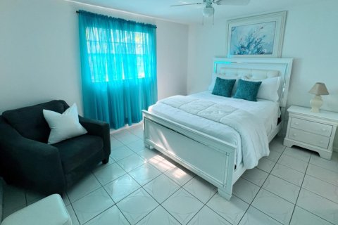 House in Lake Worth, Florida 3 bedrooms, 108.7 sq.m. № 2177109 - photo 17