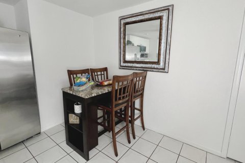 House in Lake Worth, Florida 3 bedrooms, 108.7 sq.m. № 2177109 - photo 19