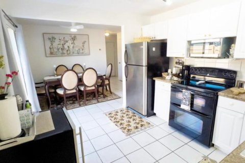 House in Lake Worth, Florida 3 bedrooms, 108.7 sq.m. № 2177109 - photo 6