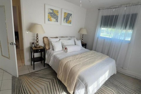 House in Lake Worth, Florida 3 bedrooms, 108.7 sq.m. № 2177109 - photo 24