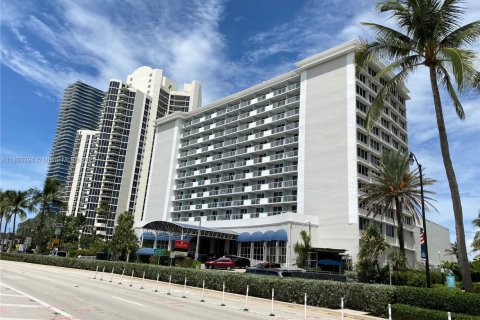 Estudio en el Condominio en Sunny Isles Beach, Florida  № 1960887