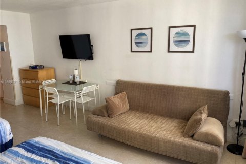 Condominio en venta en Sunny Isles Beach, Florida, 38.09 m2 № 1960887 - foto 12