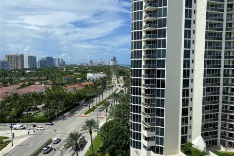 Condominio en venta en Sunny Isles Beach, Florida, 38.09 m2 № 1960887 - foto 25