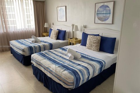 Condominio en venta en Sunny Isles Beach, Florida, 38.09 m2 № 1960887 - foto 2