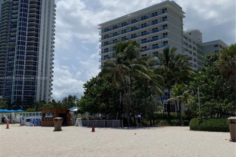 Condominio en venta en Sunny Isles Beach, Florida, 38.09 m2 № 1960887 - foto 18