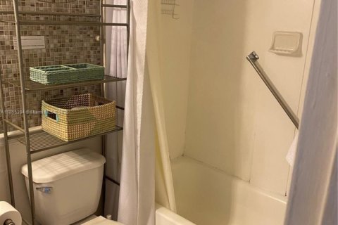 Condominio en venta en Sunny Isles Beach, Florida, 38.09 m2 № 1960887 - foto 14