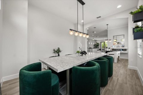 Casa en alquiler en Orlando, Florida, 4 dormitorios, 323.39 m2 № 1904428 - foto 19