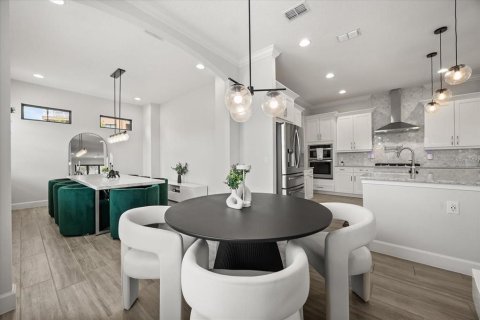 Casa en alquiler en Orlando, Florida, 4 dormitorios, 323.39 m2 № 1904428 - foto 17