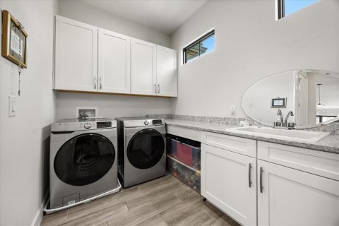 Casa en alquiler en Orlando, Florida, 4 dormitorios, 323.39 m2 № 1904428 - foto 14